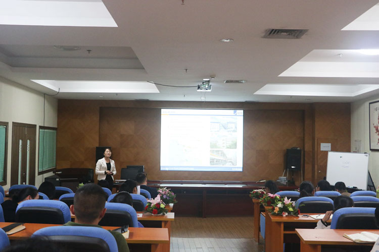 海外营销中心公司PPT演讲比赛 Overseas marketing center company PPT speech contest